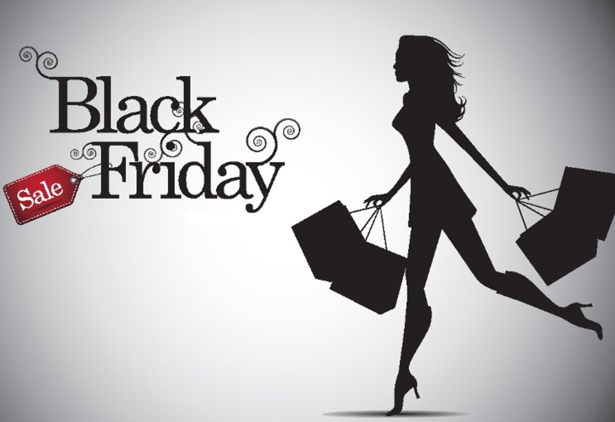 Publicité avec une femme profitant des offres du Black Friday, avec des sacs à la main.